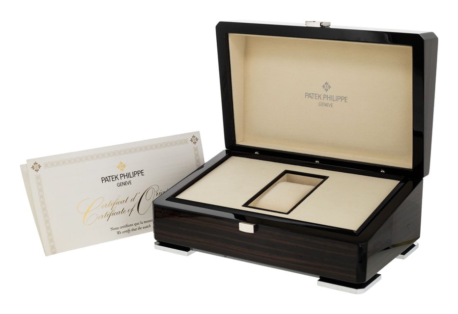 Patek Philippe Calatrava 5226G-001 Image 5